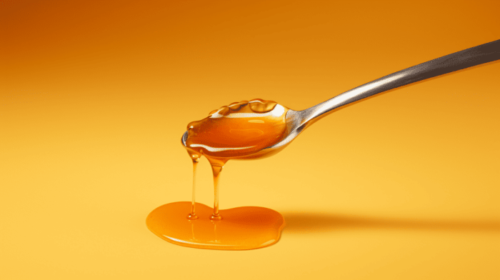 Does using a metal spoon kill the enzymes in honey